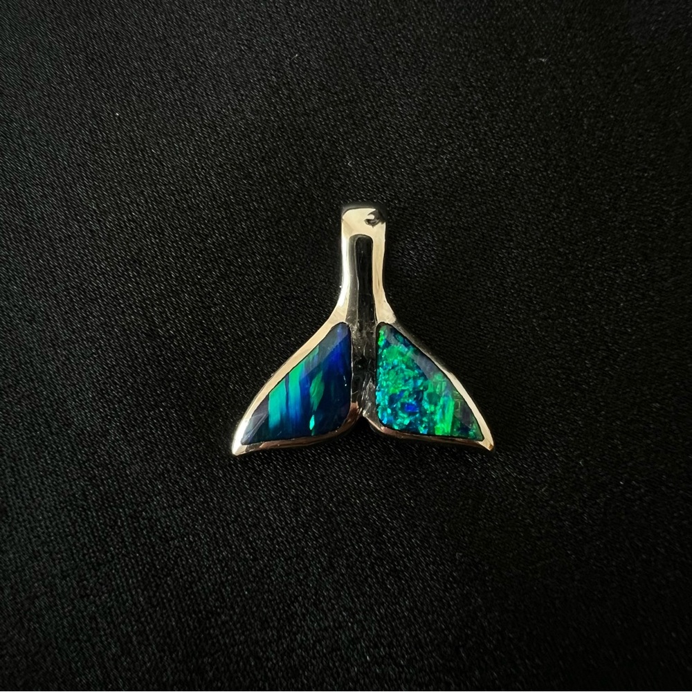 Whale tail pendant in opal and 925 silver